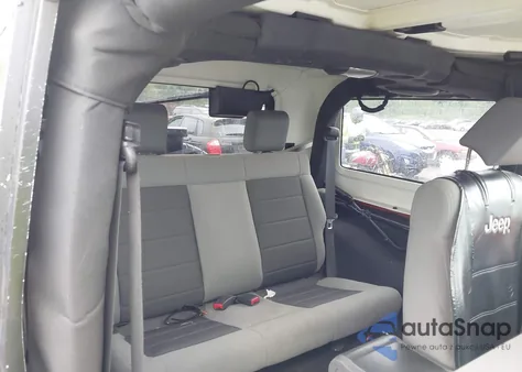 2010 Jeep Wrangler Sahara из США, поврежденный, VIN 1J4AA5D1XAL220919